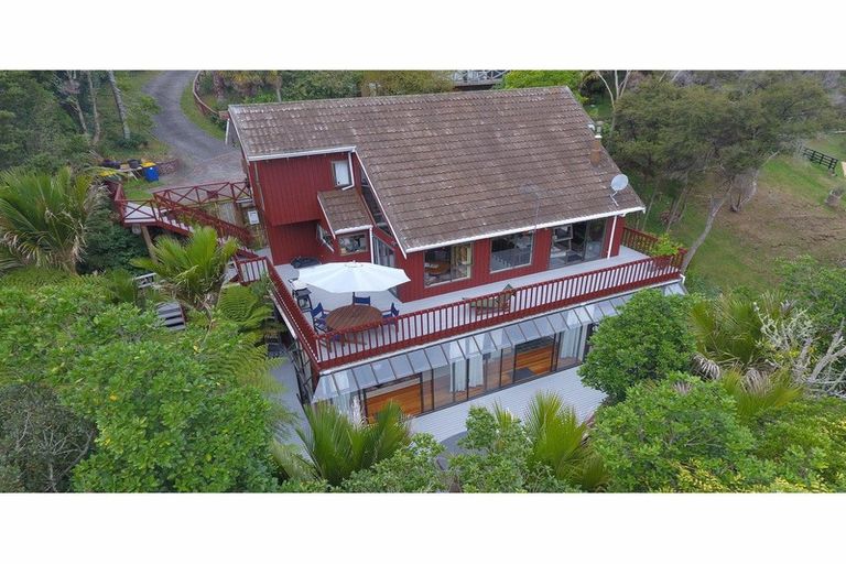 Photo of property in 74 Roberts Road, Glenfield, Auckland, 0629