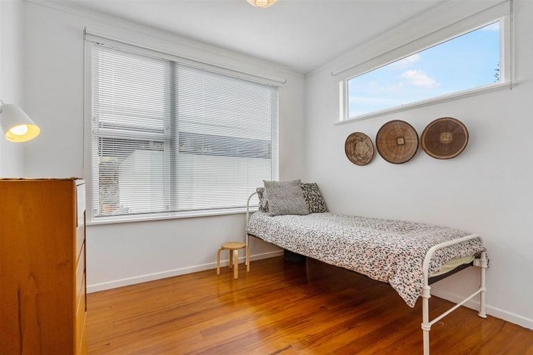 Photo of property in 32 Lynden Avenue, Hillcrest, Auckland, 0627