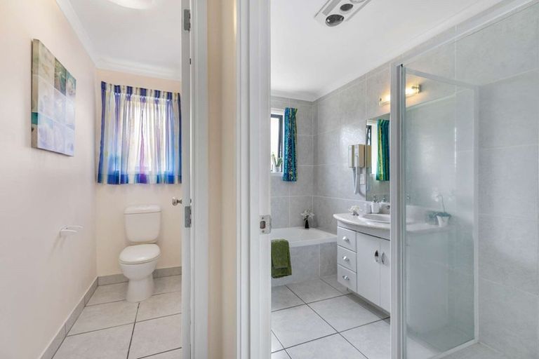 Photo of property in 15 Bella Villa Drive, Waiuku, 2123