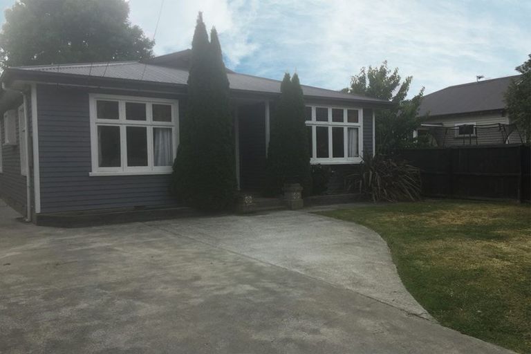 Photo of property in 250 Geraldine Street, Edgeware, Christchurch, 8013