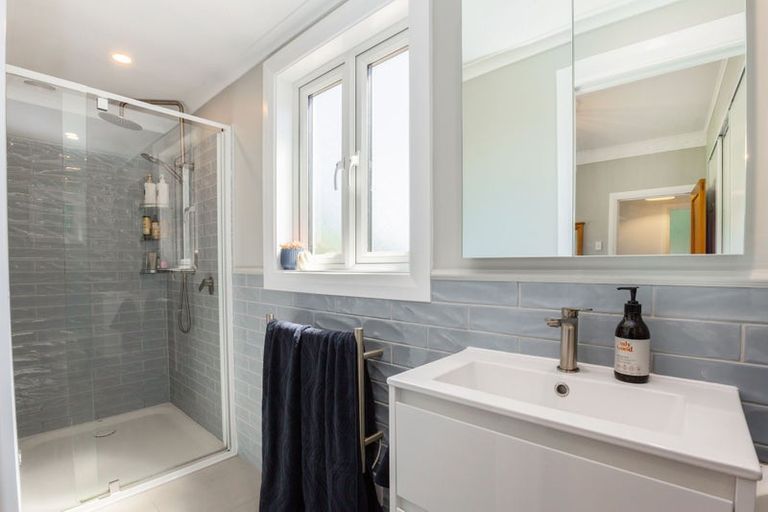 Photo of property in 32 Handyside Street, Tawa, Wellington, 5028