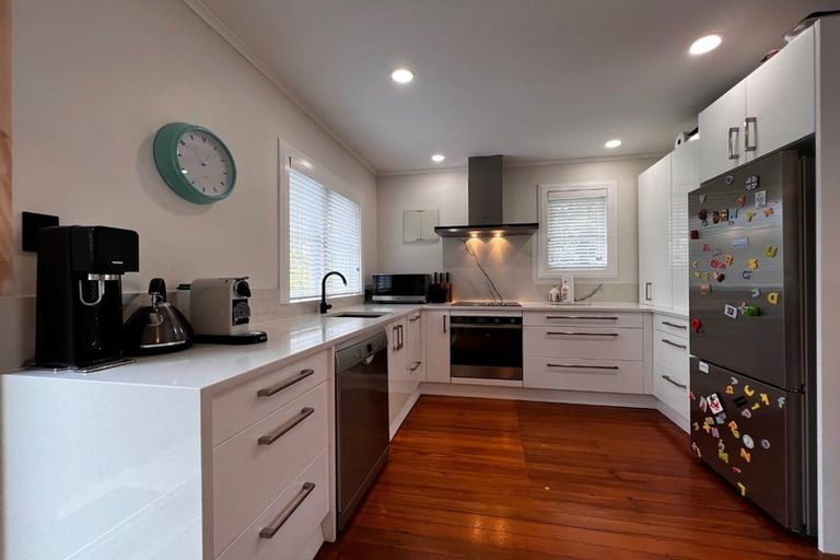 Photo of property in 1/73 Verran Road, Birkenhead, Auckland, 0626