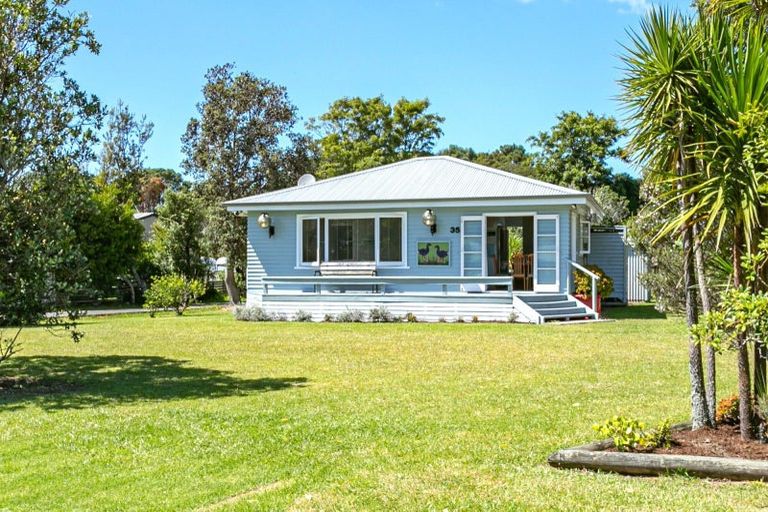 Photo of property in 35 Marlin Place, Whiritoa, Whangamata, 3691
