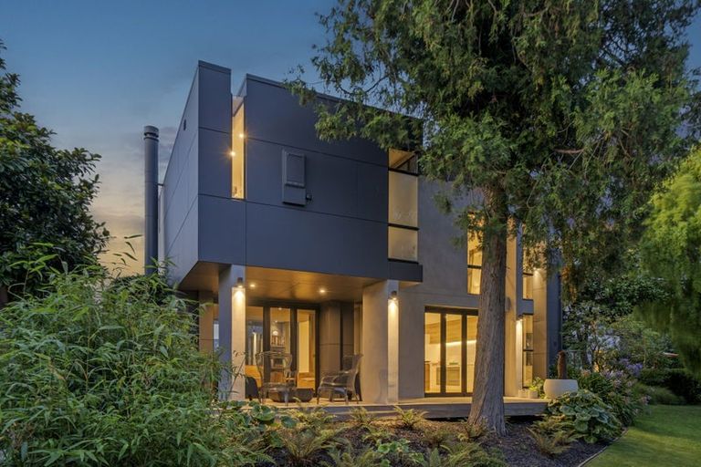 Photo of property in 100 Glandovey Road, Fendalton, Christchurch, 8052