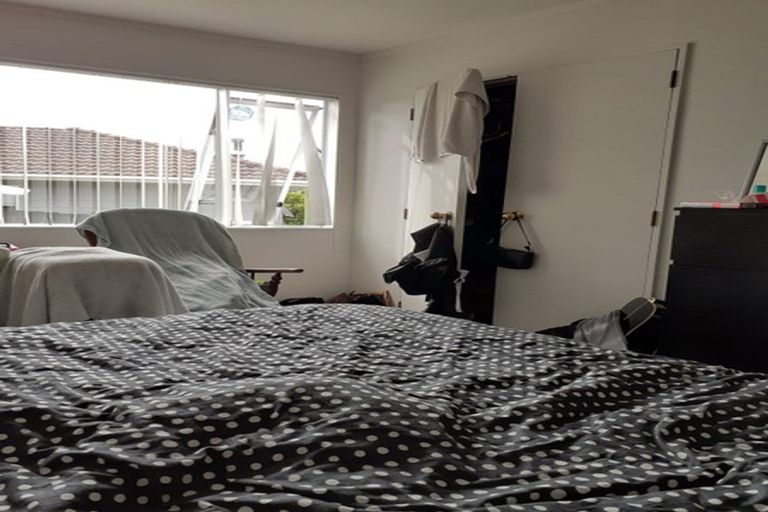 Photo of property in 1/9 Santiago Crescent, Unsworth Heights, Auckland, 0632