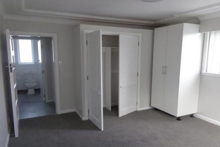 Photo of property in 96 Chislehurst Street, Henderson, Auckland, 0612