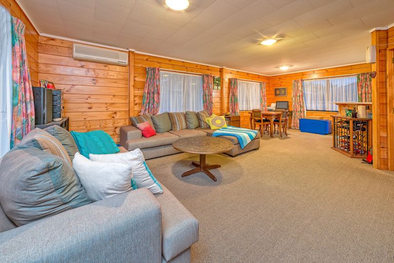 Photo of property in 2/14 Saint Annes Crescent, Wattle Downs, Auckland, 2103