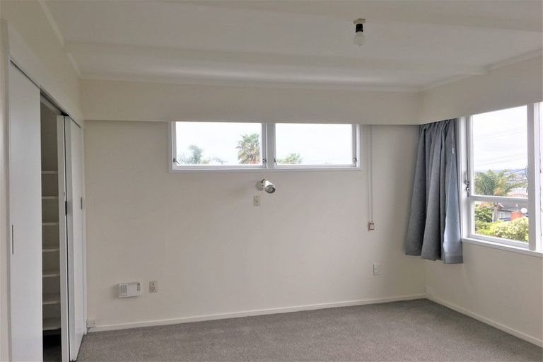 Photo of property in 23 Carlisle Road, Torbay, Auckland, 0630