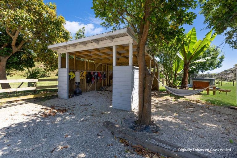 Photo of property in 3265 South Head Road, South Head, Helensville, 0874