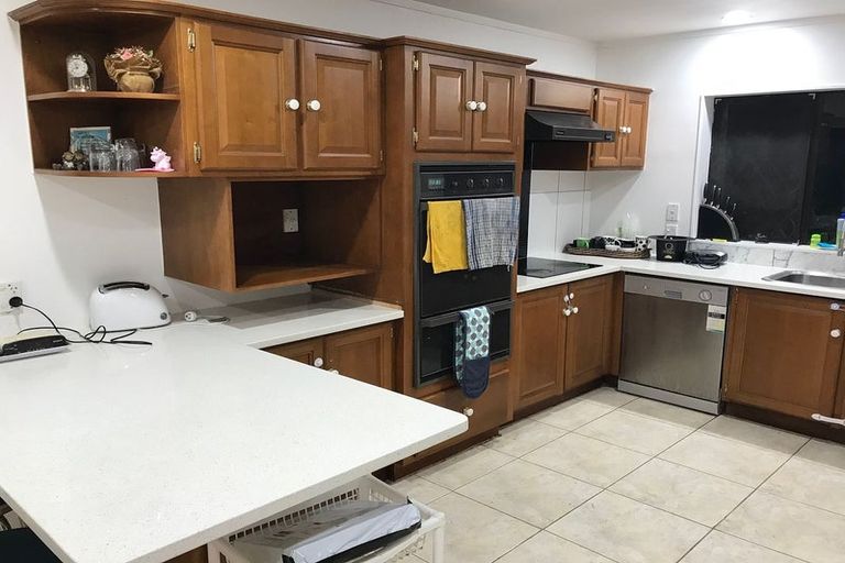 Photo of property in 7 Kallaroo Place, Botany Downs, Auckland, 2010