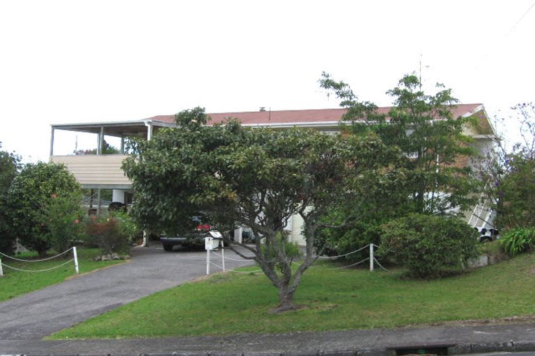 Photo of property in 1 Wakeling Avenue, Te Atatu South, Auckland, 0610