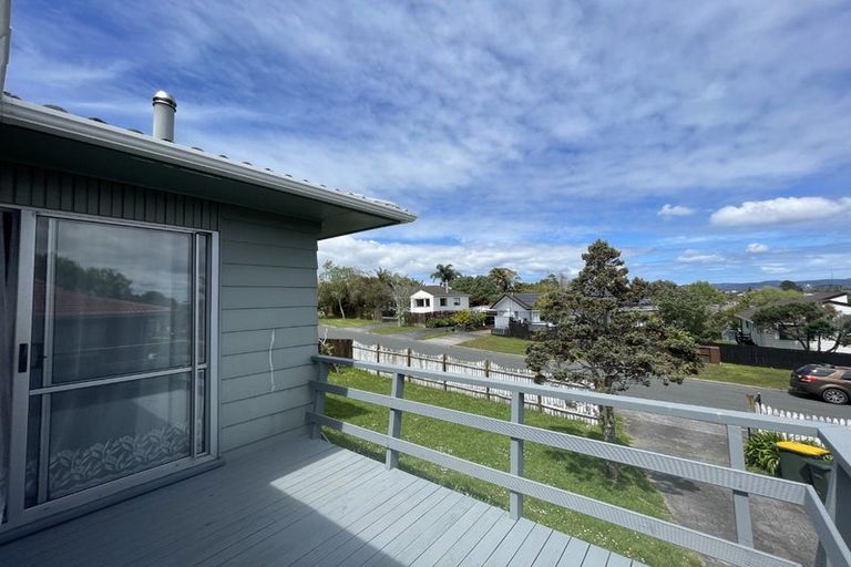 Photo of property in 8 Pahi Place, West Harbour, Auckland, 0618