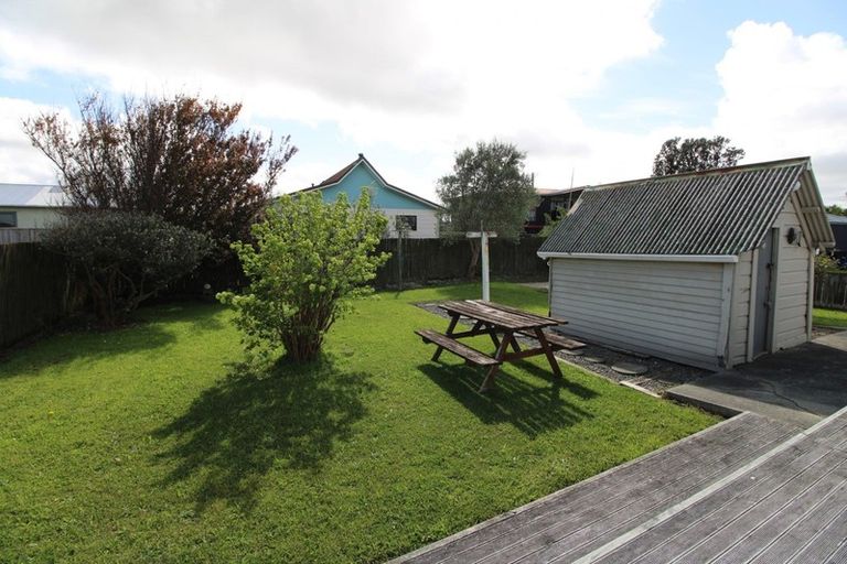 Photo of property in 27 Roore Street, Foxton Beach, Foxton, 4815