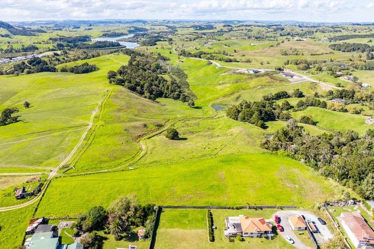 Photo of property in 6 Whaka Street, Maungaturoto, 0520