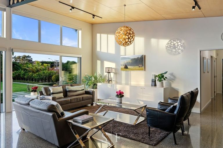 Photo of property in 8 Ngarara Road, Waikanae, 5036