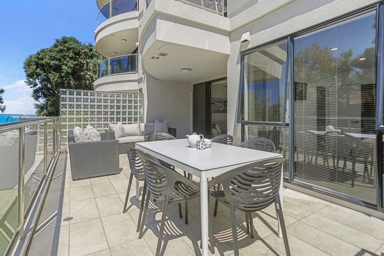 Photo of property in 175h Hurstmere Road, Takapuna, Auckland, 0622