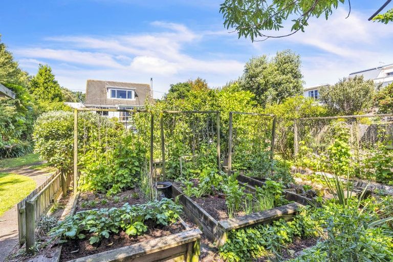 Photo of property in 127 Renown Road, Raumati South, Paraparaumu, 5032