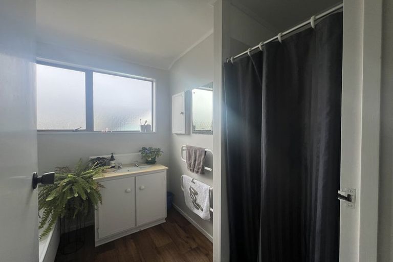 Photo of property in 12 Escort Grove, Awapuni, Palmerston North, 4412