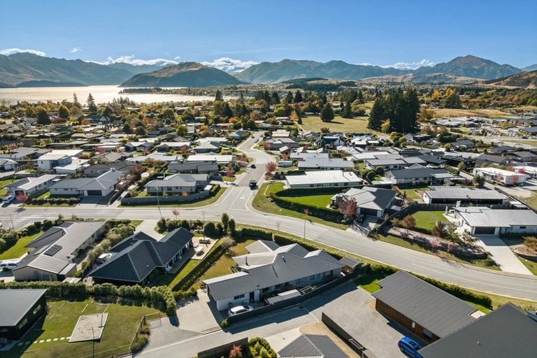 Photo of property in 5 Nancy Lane, Wanaka, 9305