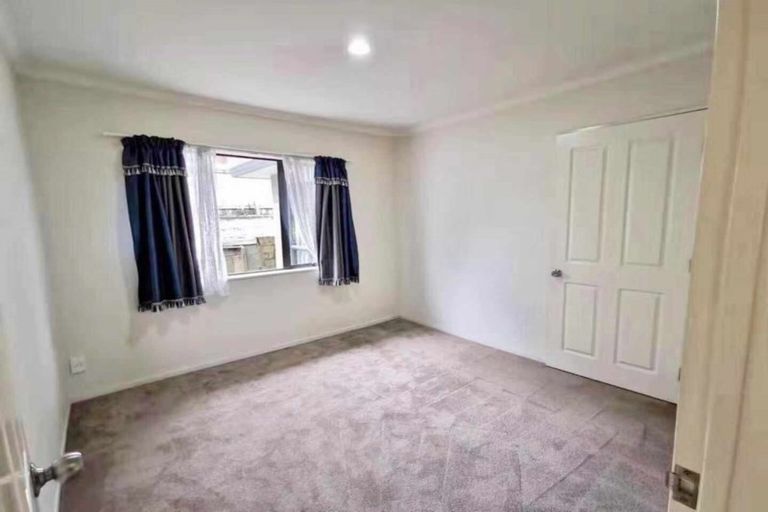 Photo of property in 19 Shah Place, Glen Eden, Auckland, 0602