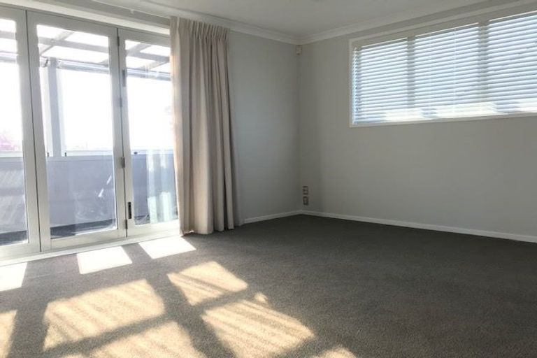Photo of property in 11m Clearwater Cove, West Harbour, Auckland, 0618