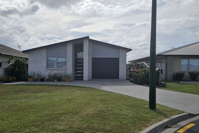 Photo of property in 16 Fuller Street, Papamoa Beach, Papamoa, 3118