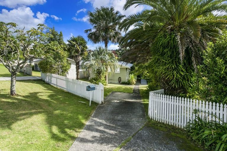 Photo of property in 57 Peach Road, Glenfield, Auckland, 0629