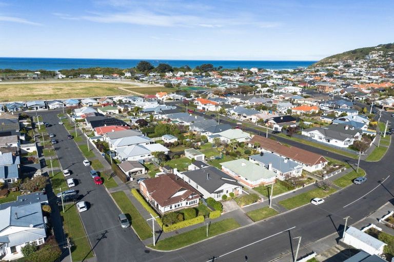 Photo of property in 55 Hargest Crescent, Saint Kilda, Dunedin, 9012