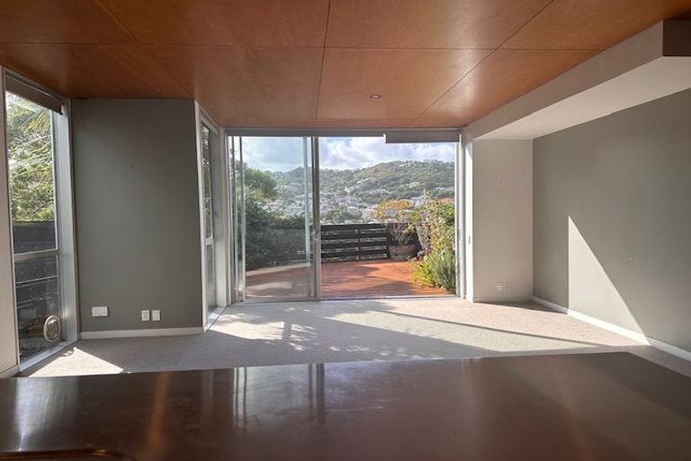 Photo of property in 10/3 Severn Street, Island Bay, Wellington, 6023