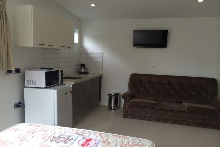 Photo of property in 34 House Avenue, Mangere Bridge, Auckland, 2022