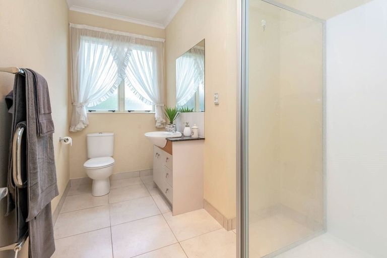 Photo of property in 100 Middlefield Drive, Flat Bush, Auckland, 2016