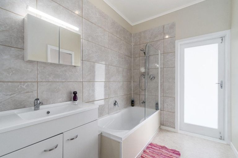 Photo of property in 2083 State Highway 16, Helensville, 0875