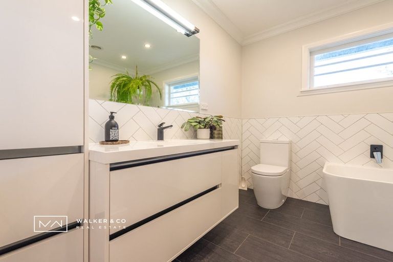 Photo of property in 15 Raukawa Grove, Trentham, Upper Hutt, 5018
