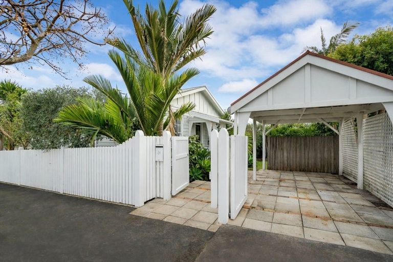 Photo of property in 2/21 Cowper Street, Devonport, Auckland, 0624