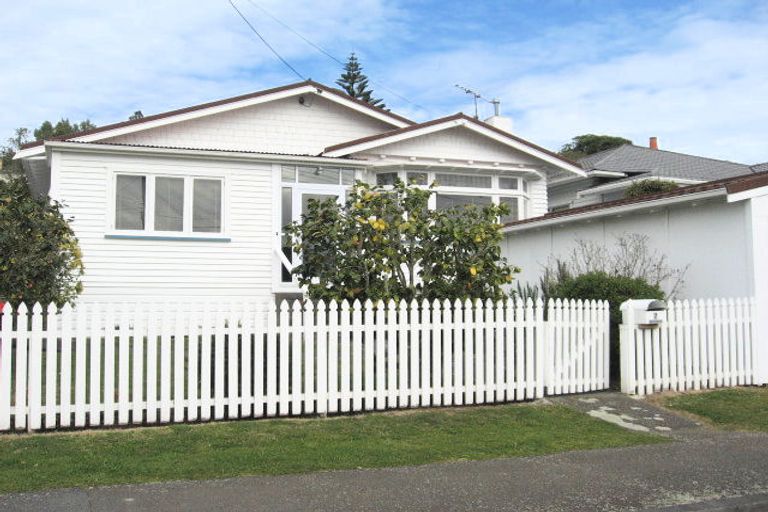 Photo of property in 7 Firth Terrace, Karori, Wellington, 6012