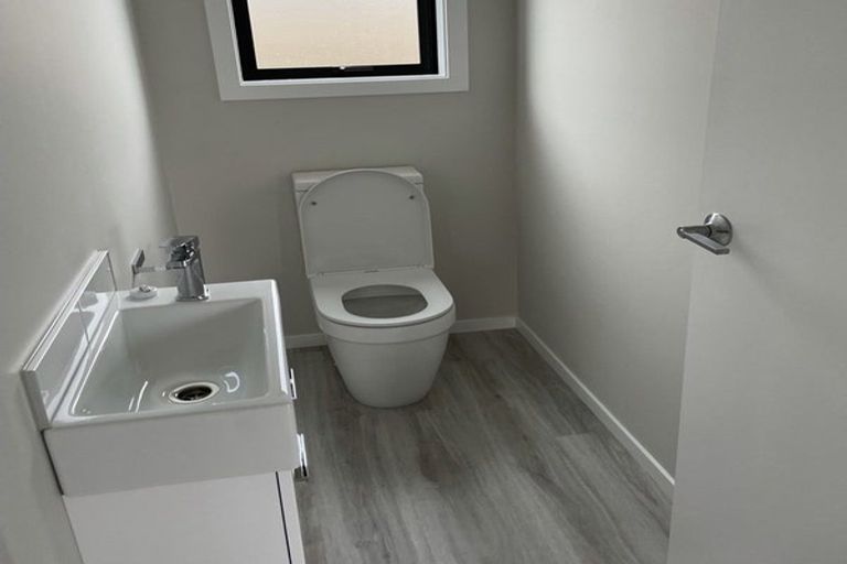 Photo of property in 8 Desert Gold Lane, Wallaceville, Upper Hutt, 5018