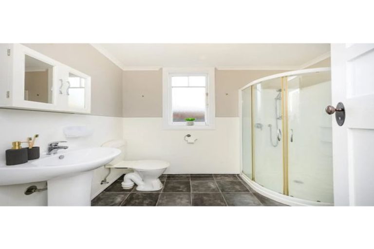 Photo of property in 70 Chelwood Street, Takaro, Palmerston North, 4412