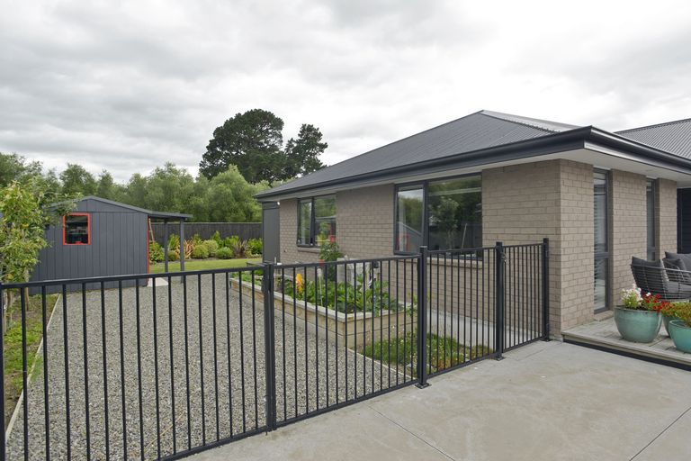 Photo of property in 72 Feist Street, Carterton, 5713