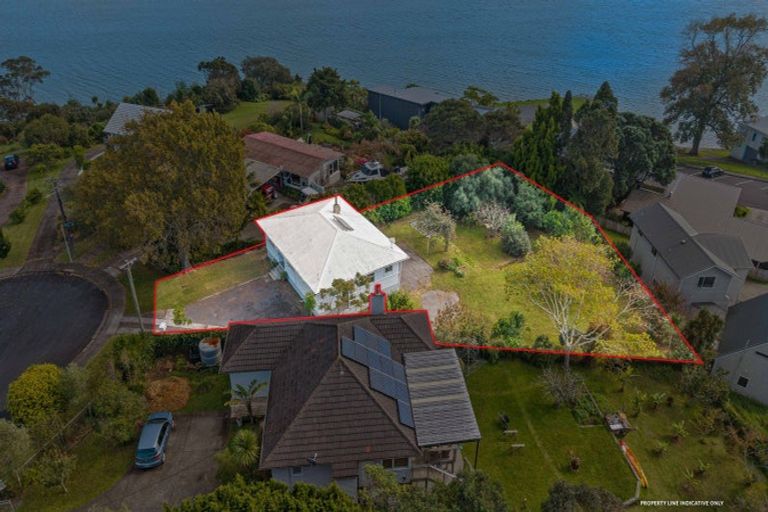 Photo of property in 15 Murray Road, Te Atatu Peninsula, Auckland, 0610