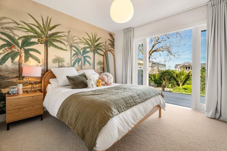 Photo of property in 19 Kerr Street, Devonport, Auckland, 0624