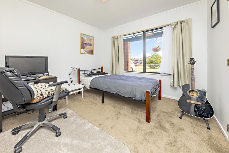 Photo of property in 34 Horlicks Place, Randwick Park, Auckland, 2105