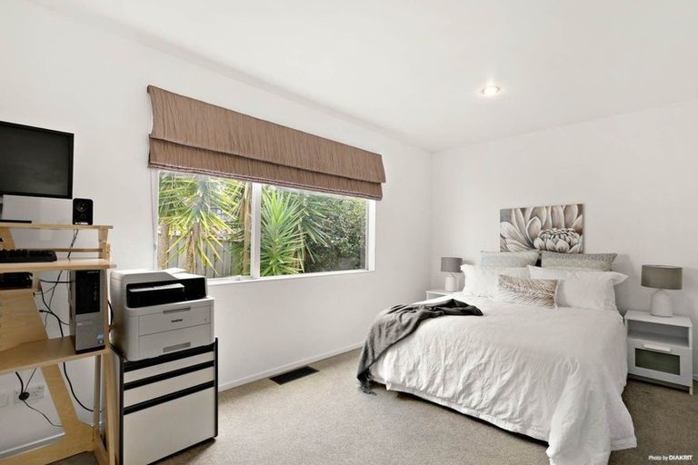 Photo of property in 687a Beach Road, Rothesay Bay, Auckland, 0630