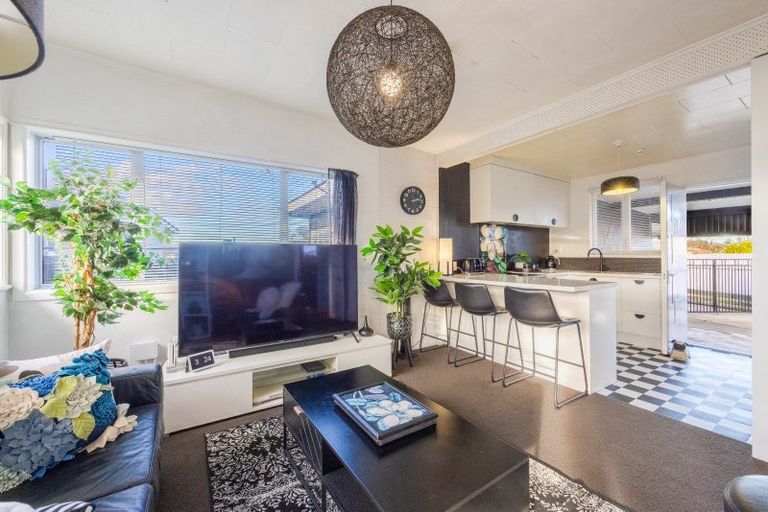 Photo of property in 7a-b Jull Crescent, Waipukurau, 4200