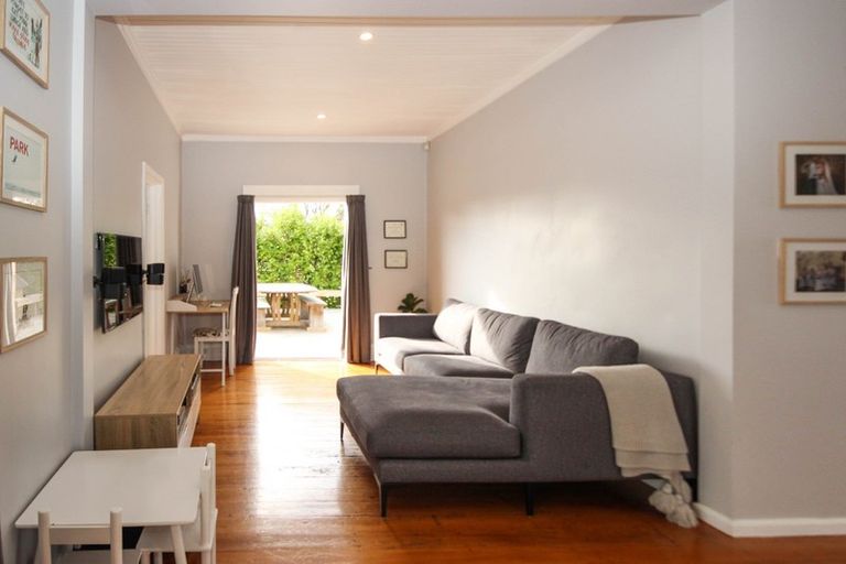 Photo of property in 1212 Caroline Road, Mayfair, Hastings, 4122