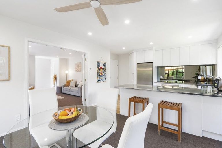 Photo of property in 2/54 Heretaunga Square, Silverstream, Upper Hutt, 5019