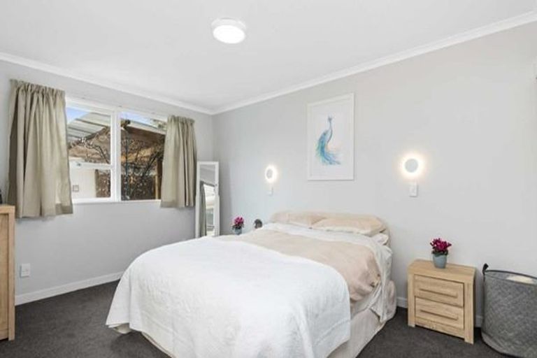 Photo of property in 38 Normanton Street, Glenfield, Auckland, 0629