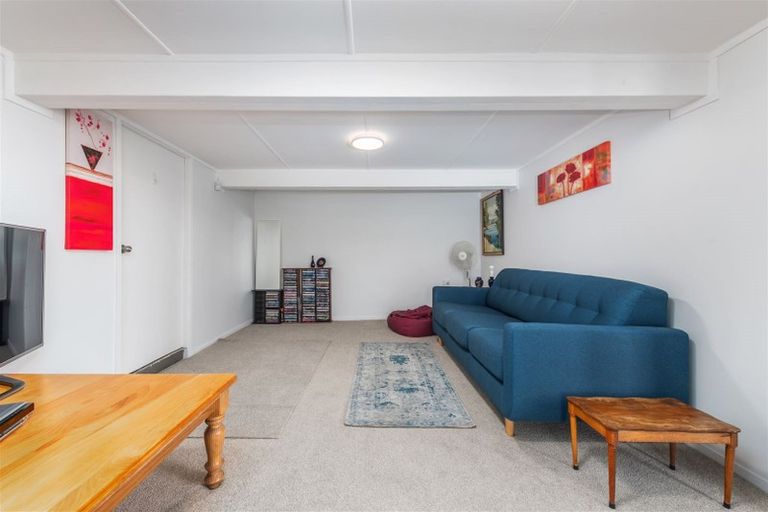 Photo of property in 74 Sylvan Crescent, Te Atatu South, Auckland, 0610