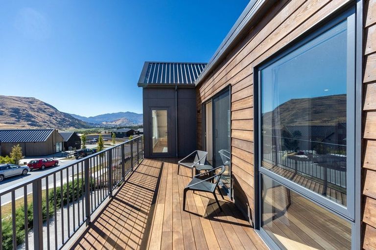 Photo of property in 104 Spur Ridge Rise, Jacks Point, 9371