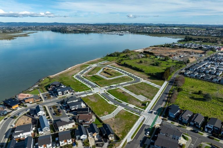 Photo of property in 42 Harbourside Parade, Hobsonville, 0616