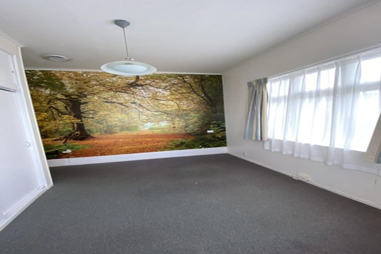 Photo of property in 136 Northland Road, Northland, Wellington, 6012